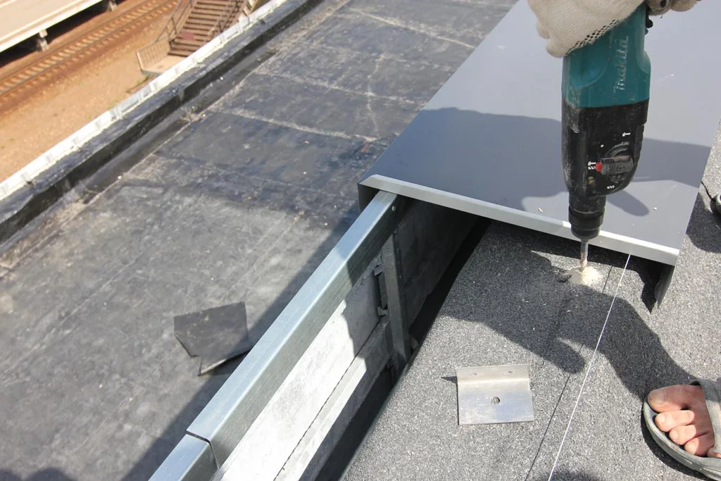 монтаж парапетной крышки